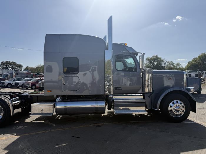 2027 Peterbilt 589-10