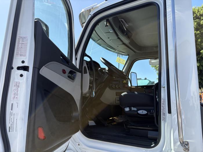 2027 Peterbilt 567-10