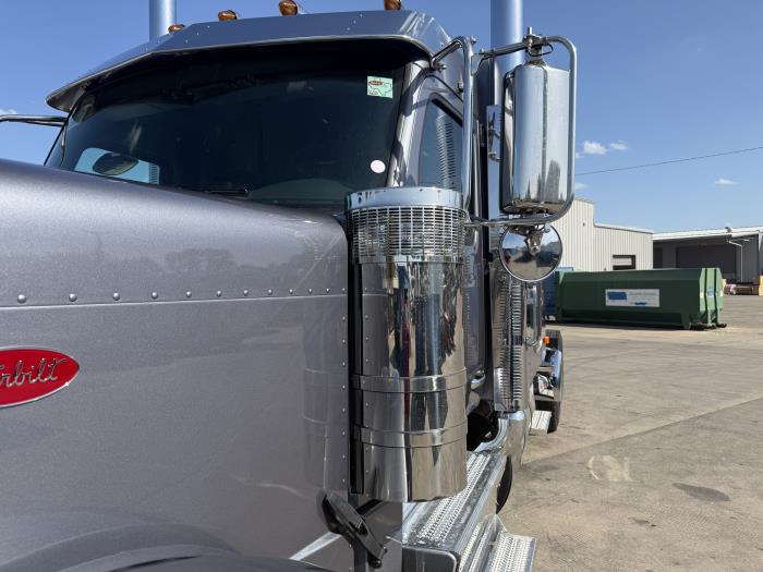 2027 Peterbilt 589-14