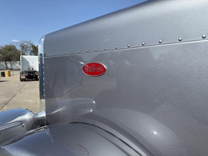 2027 Peterbilt 589-15
