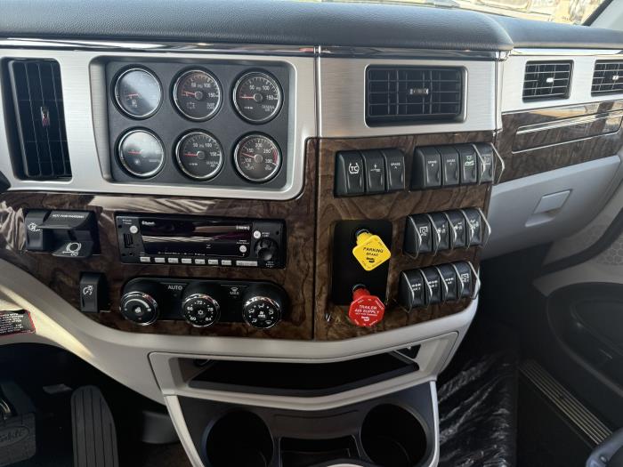 2027 Peterbilt 589-32
