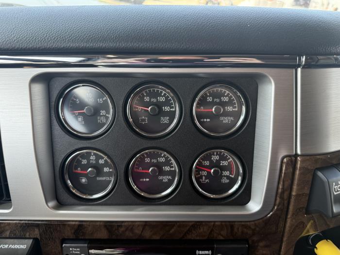 2027 Peterbilt 589-33