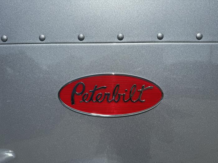 2027 Peterbilt 589-16