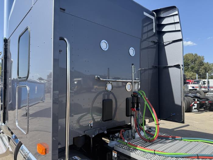 2027 Peterbilt 589-19