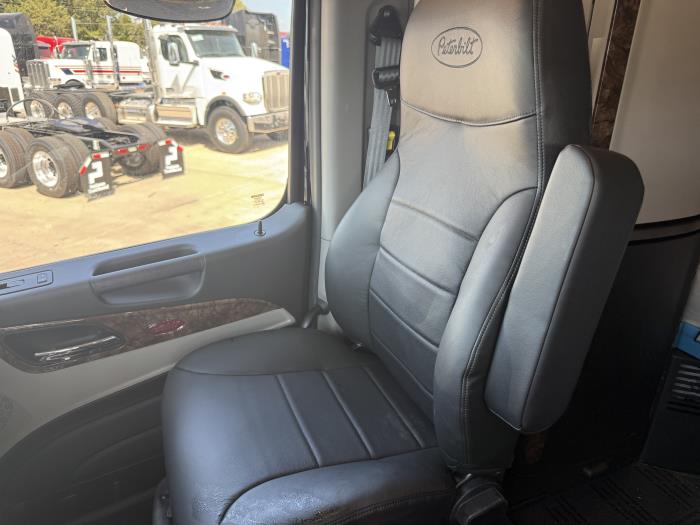 2027 Peterbilt 589-37