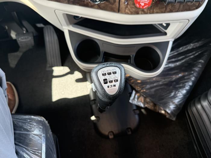 2027 Peterbilt 589-38
