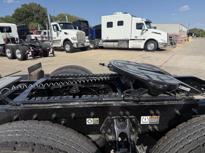 2027 Peterbilt 589-21