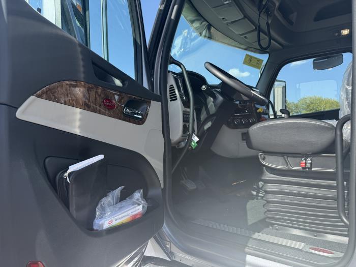 2027 Peterbilt 589-28
