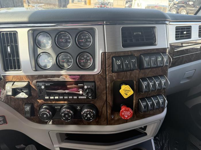 2027 Peterbilt 589-35