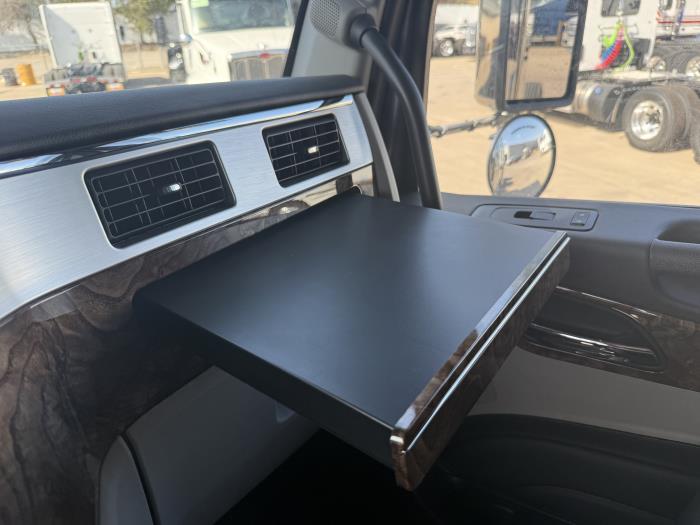 2027 Peterbilt 589-39
