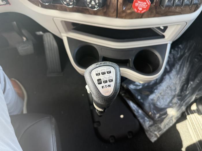 2027 Peterbilt 589-40