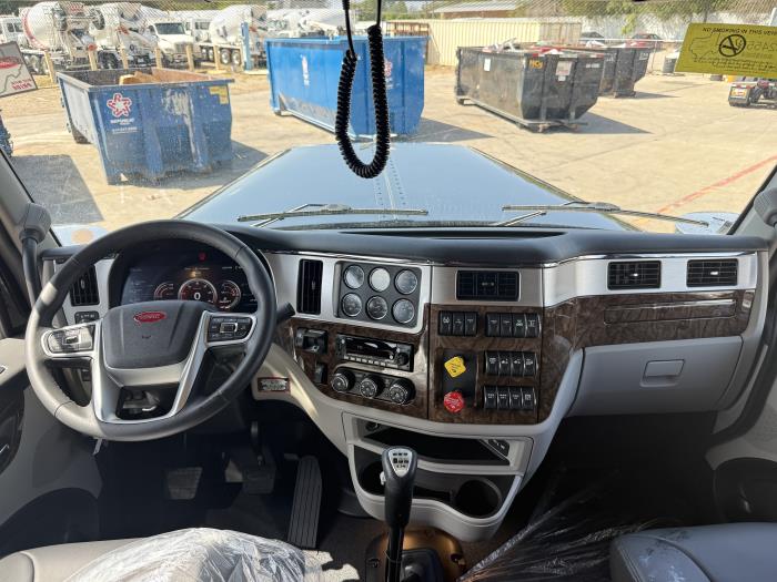 2027 Peterbilt 589-58