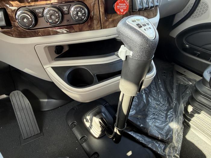 2027 Peterbilt 589-41