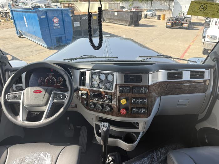 2027 Peterbilt 589-60