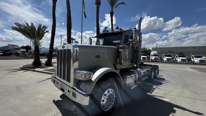 2020 Peterbilt 389-0