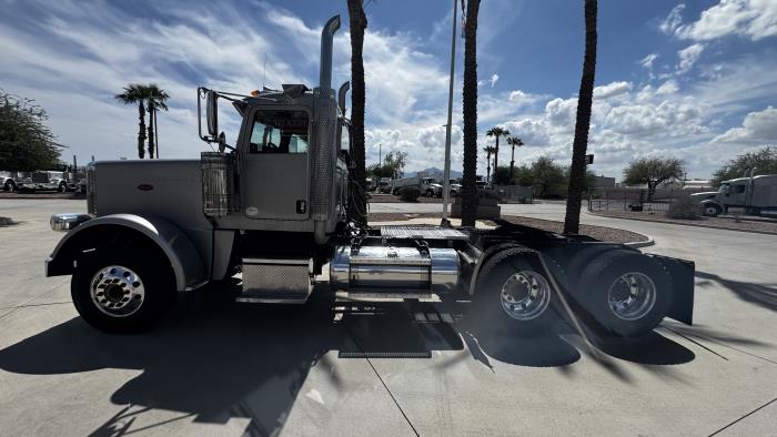 2020 Peterbilt 389-1