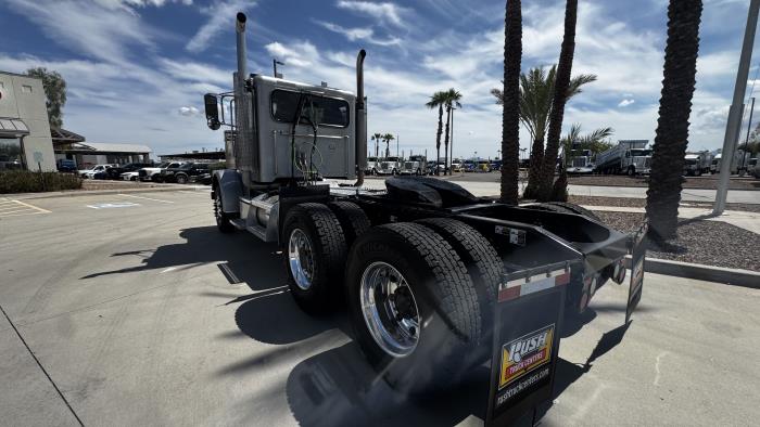 2020 Peterbilt 389-3