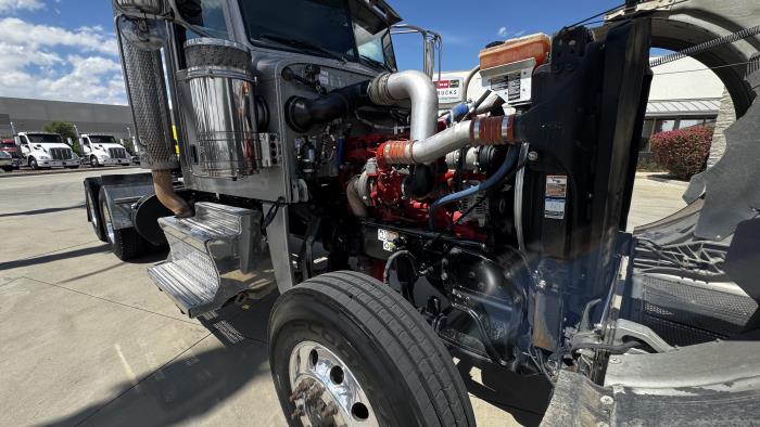 2020 Peterbilt 389-11