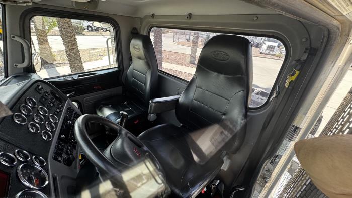 2020 Peterbilt 389-13