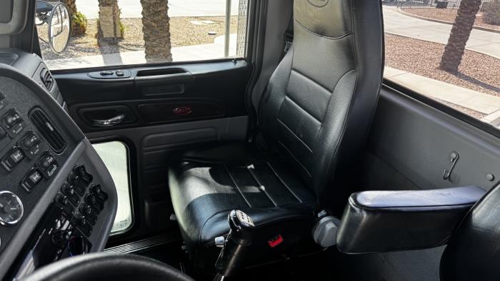 2020 Peterbilt 389-14