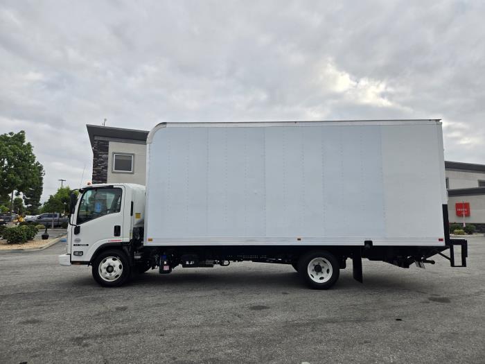 2022 Isuzu NRR-11