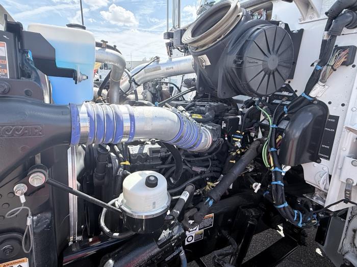 2020 Peterbilt 337-8
