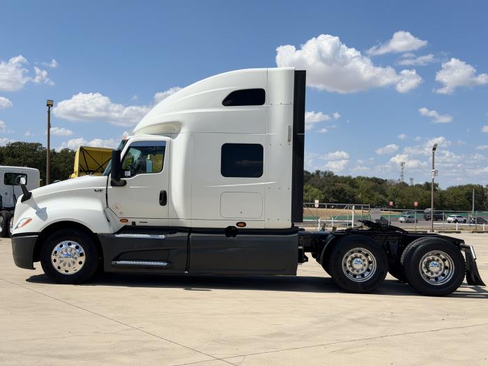 2022 International LT625-7