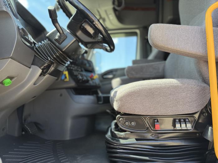 2022 International LT625-16