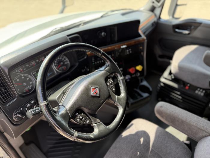 2022 International LT625-17