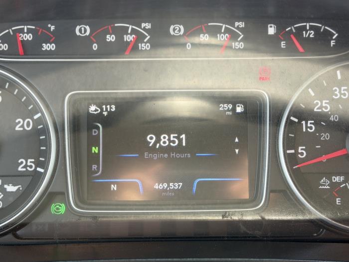 2022 International LT625-28