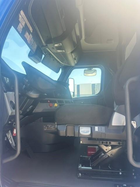 2022 Freightliner Cascadia-7