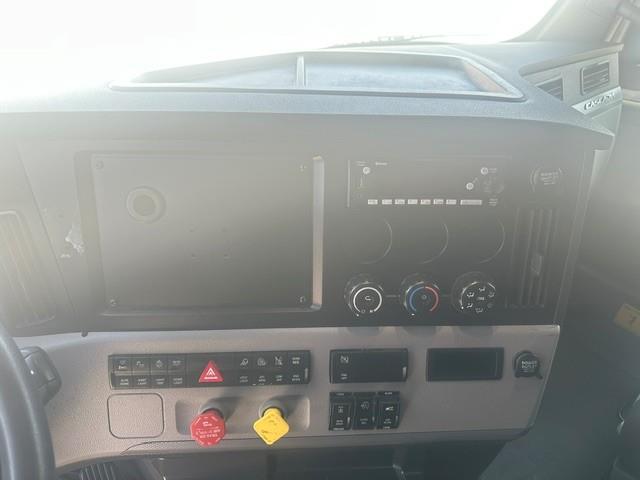 2022 Freightliner Cascadia-11
