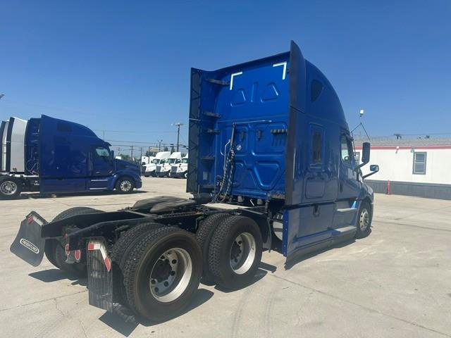 2022 Freightliner Cascadia-12