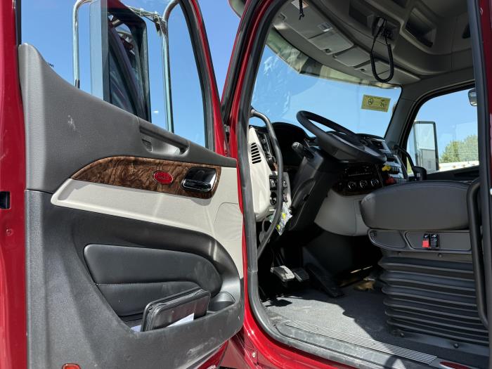 2027 Peterbilt 589-29