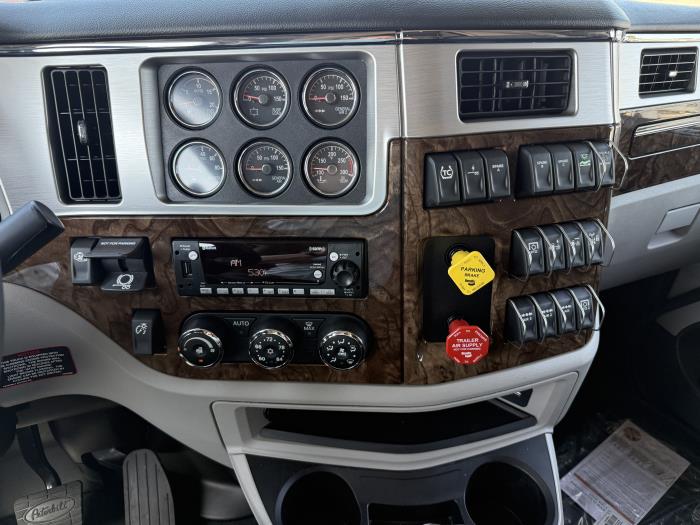 2027 Peterbilt 589-35