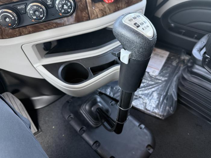 2027 Peterbilt 589-39