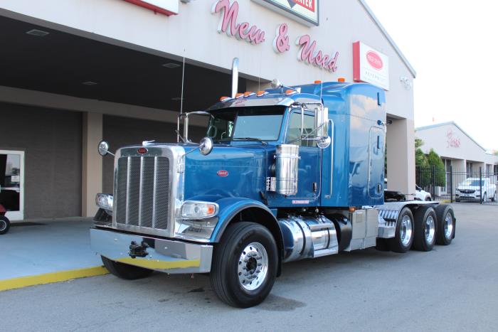 2022 Peterbilt 389-0