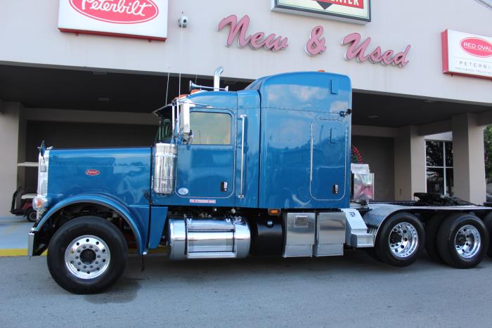 2022 Peterbilt 389-2