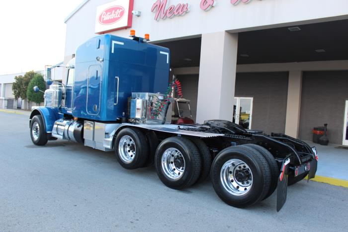 2022 Peterbilt 389-3