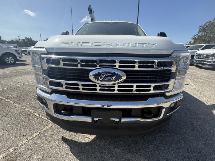 2026 Ford F-550-8