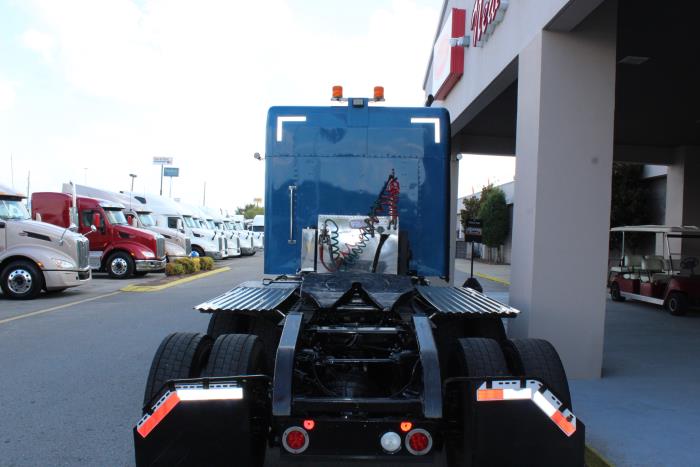 2022 Peterbilt 389-4