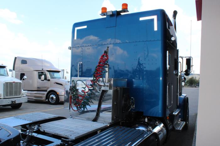 2022 Peterbilt 389-5