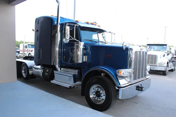 2022 Peterbilt 389-7