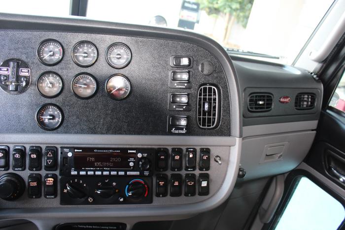 2022 Peterbilt 389-12