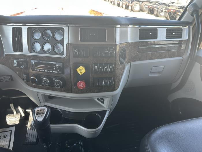 2025 Peterbilt 589-8