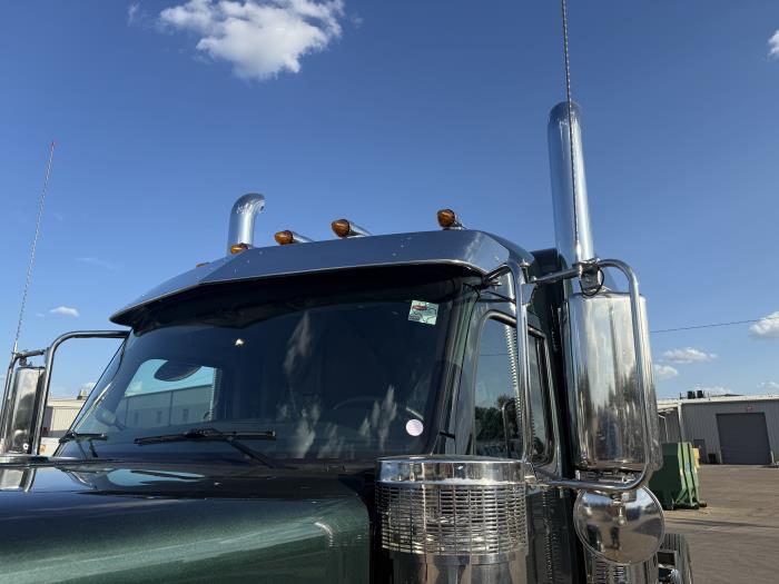 2027 Peterbilt 589-12