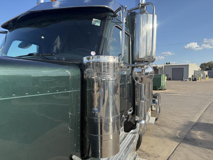 2027 Peterbilt 589-13
