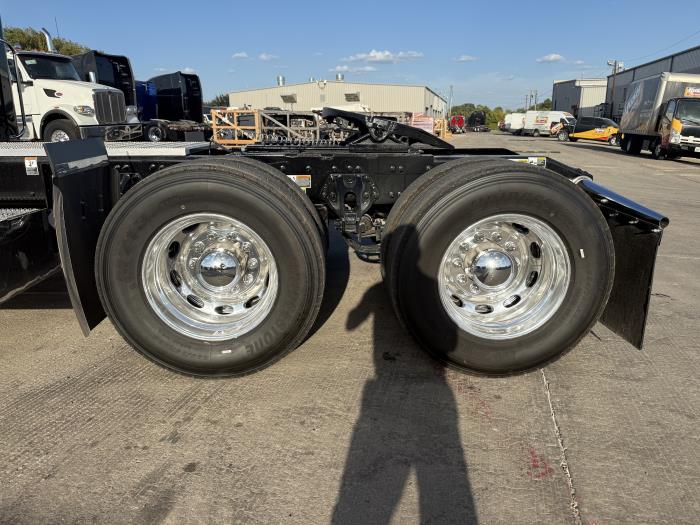 2027 Peterbilt 589-17