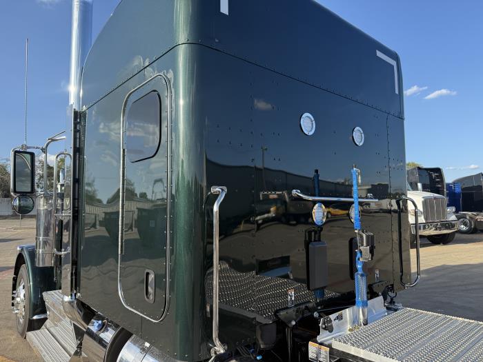 2027 Peterbilt 589-18