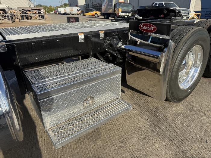 2027 Peterbilt 589-19